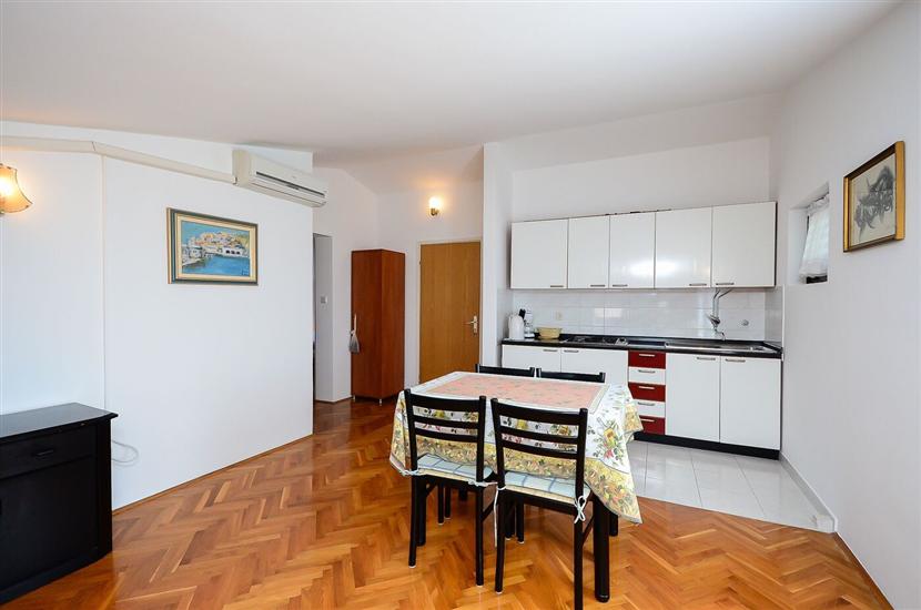 Apartment A3, for 5 persons