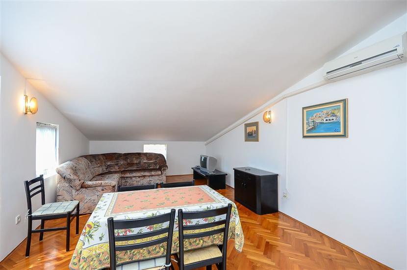 Apartment A3, for 5 persons