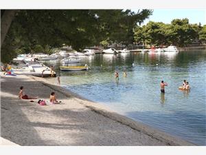 Boende vid strandkanten Split och Trogirs Riviera,BokaBaturinaFrån 2415 SEK