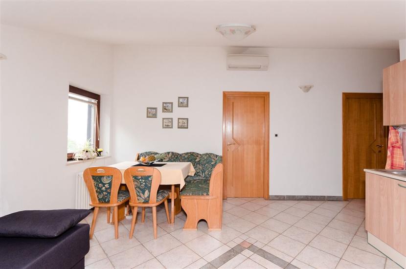 Apartment A2, for 6 persons