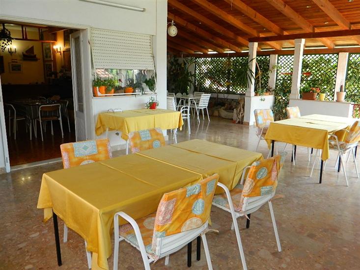 Apartments and Rooms Darinka