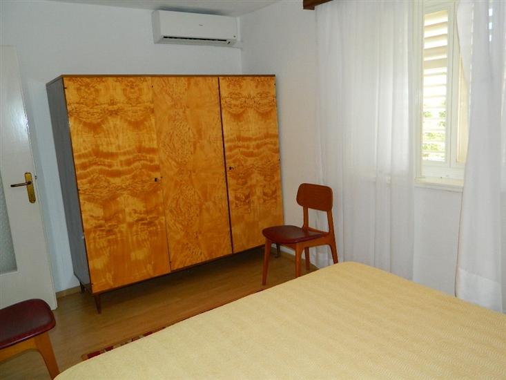 Room S1, for 4 persons