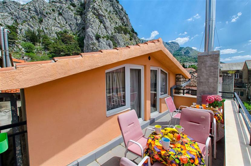 Apartment A1, for 5 persons