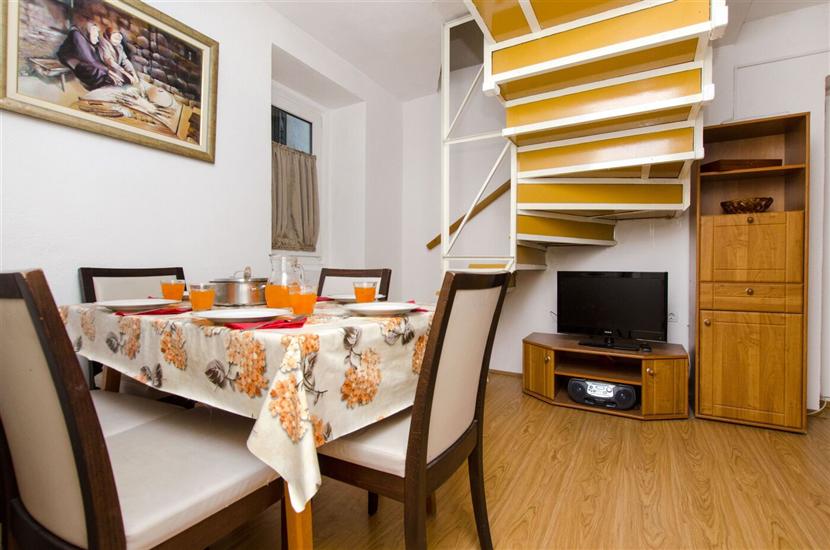 Apartment A1, for 5 persons