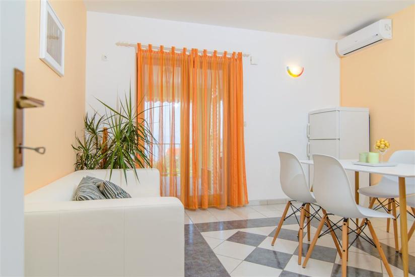 Apartment A4, for 5 persons