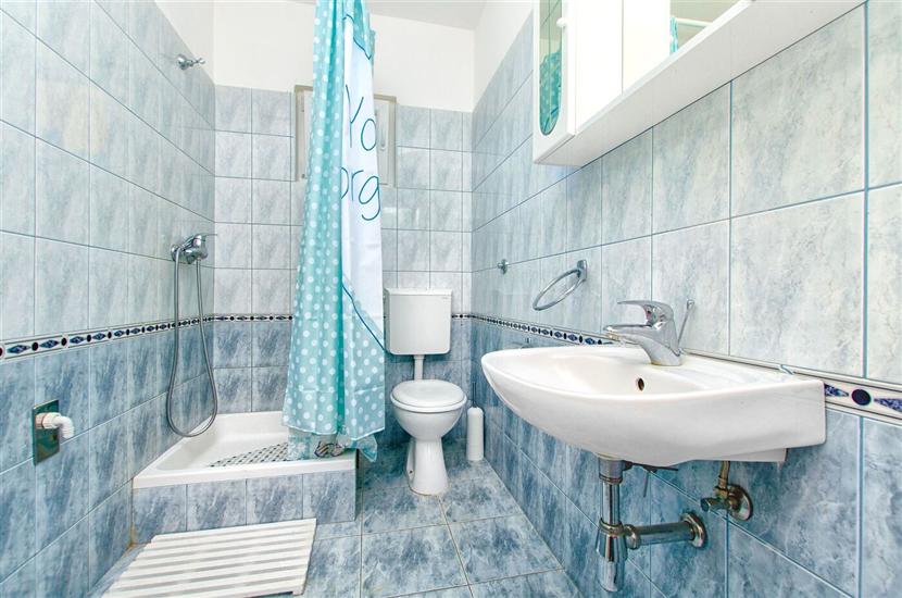 Apartment A1, for 5 persons