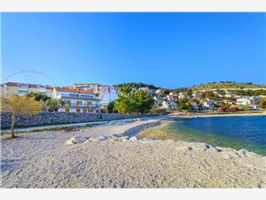 Appartement Anka Trogir, Superficie 72,00 m2, Distance (vol d'oiseau) jusque la mer 30 m