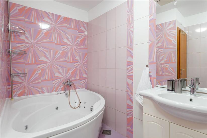 House K1, for 10 persons