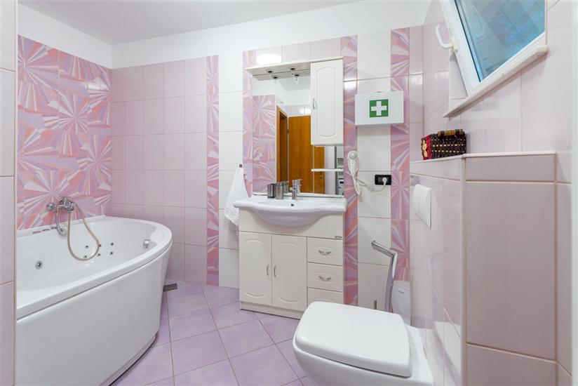 House K1, for 10 persons