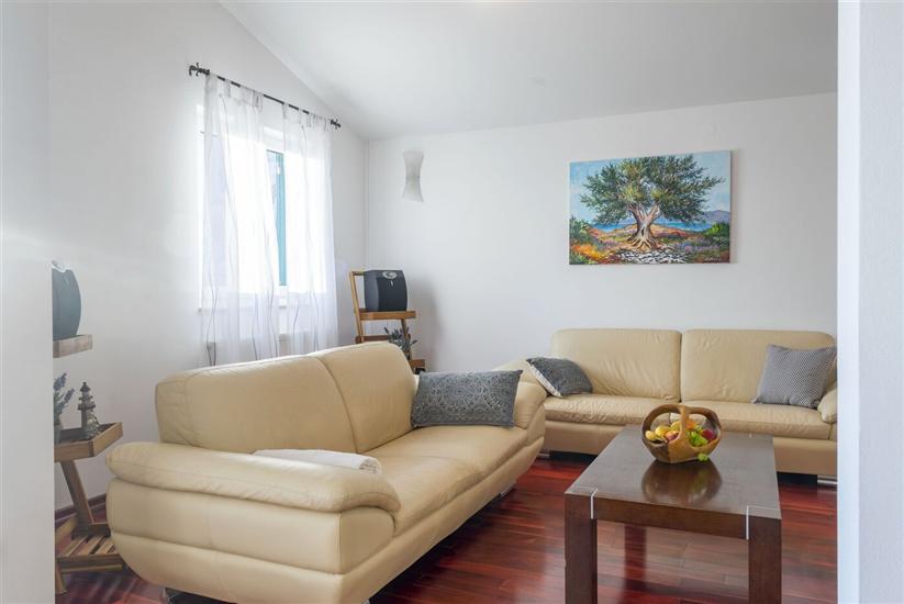 House K1, for 10 persons