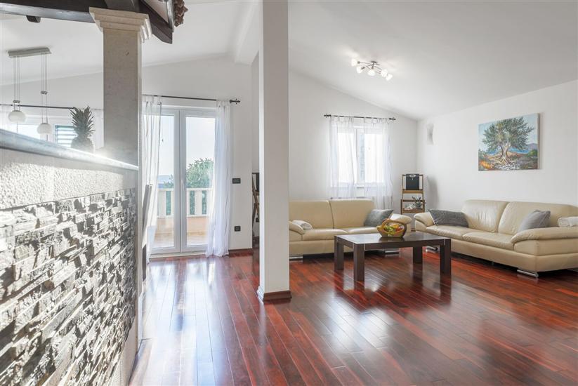 House K1, for 10 persons