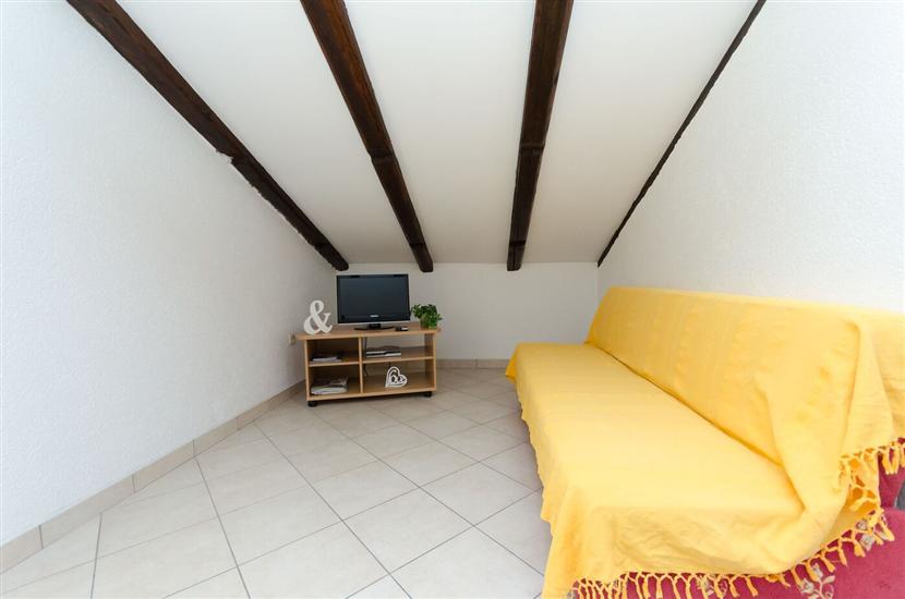 Apartment A1, for 5 persons