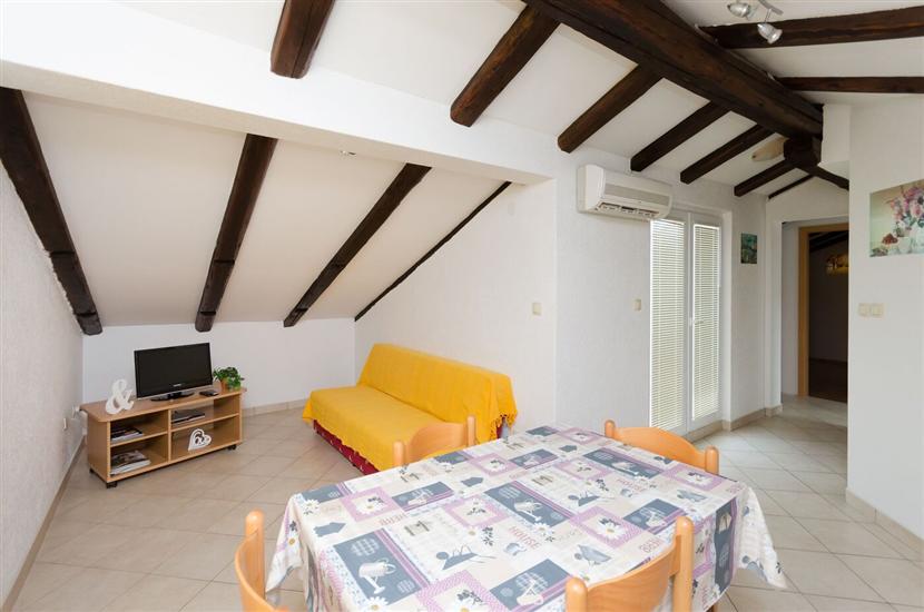 Apartment A1, for 5 persons