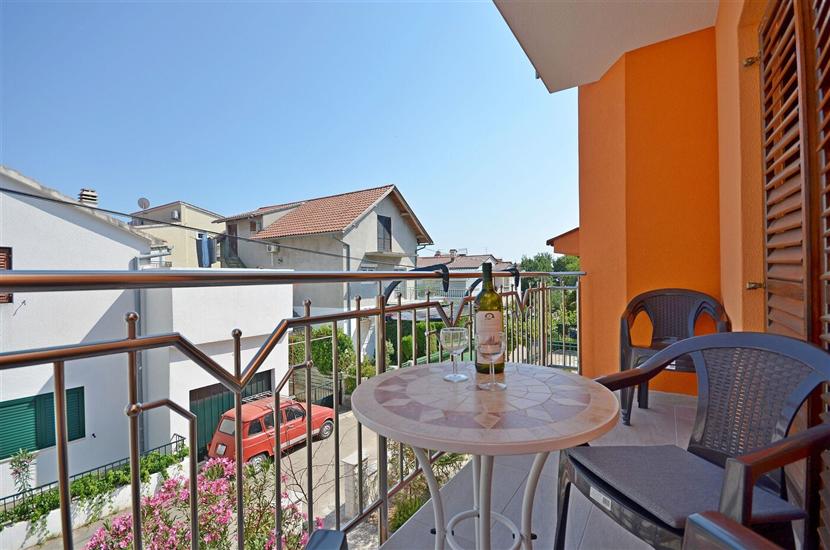 Apartment A2, for 5 persons