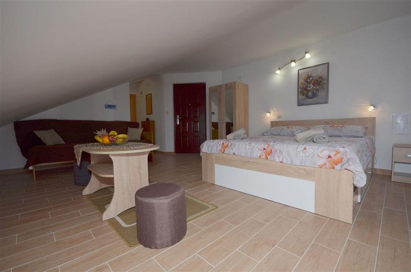 Apartment A4, for 3 persons