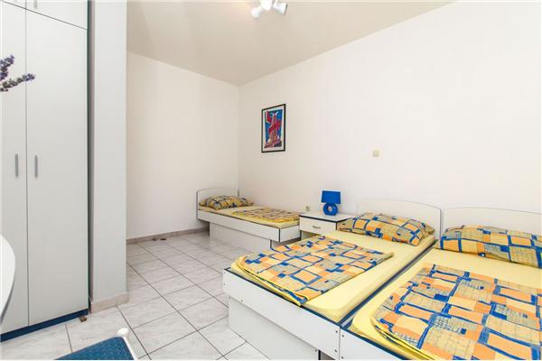 Apartment A1, for 5 persons