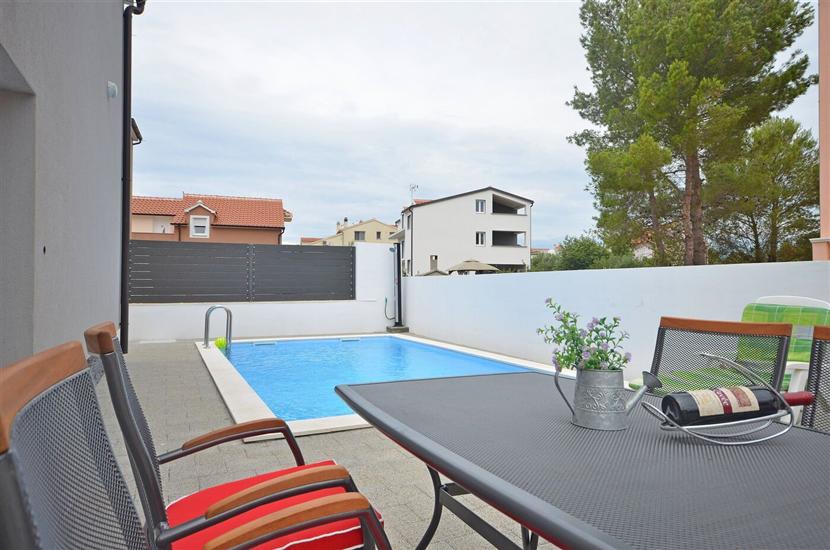 Apartment Lily with pool Srima