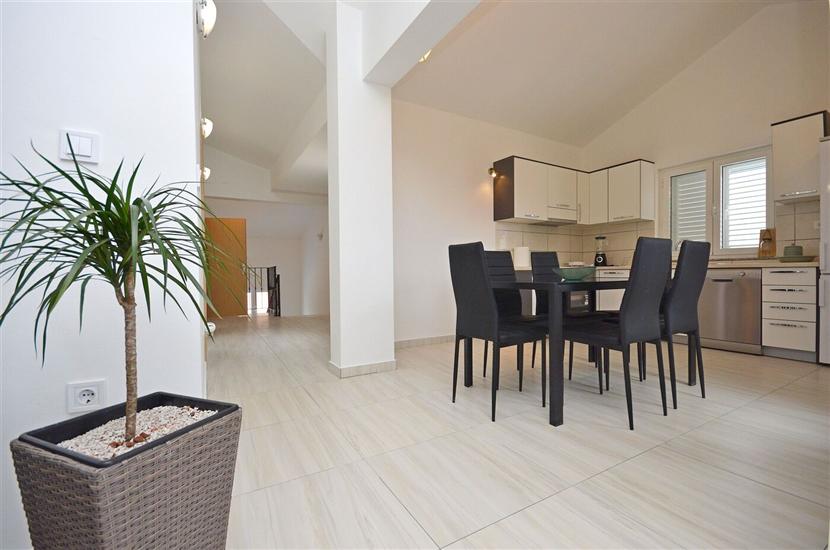 Apartment A1, for 5 persons