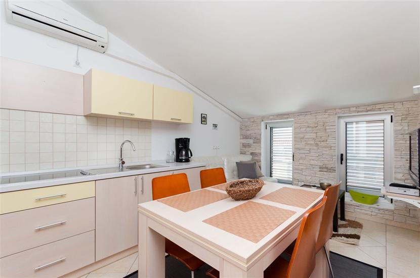 Apartment A4, for 4 persons