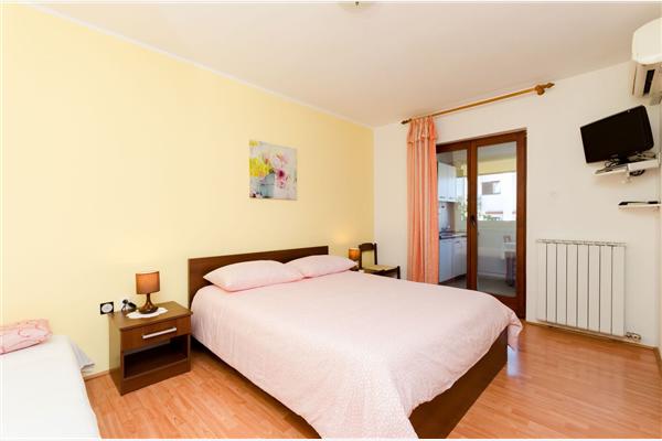 Apartment A2, for 3 persons