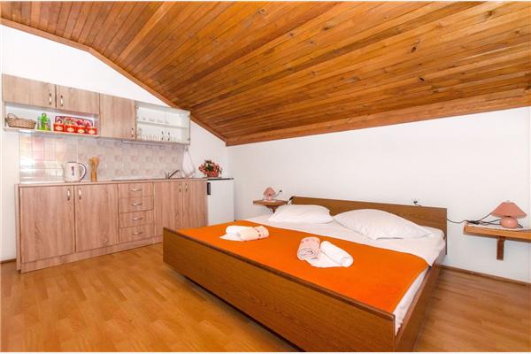 Apartment A7, for 2 persons