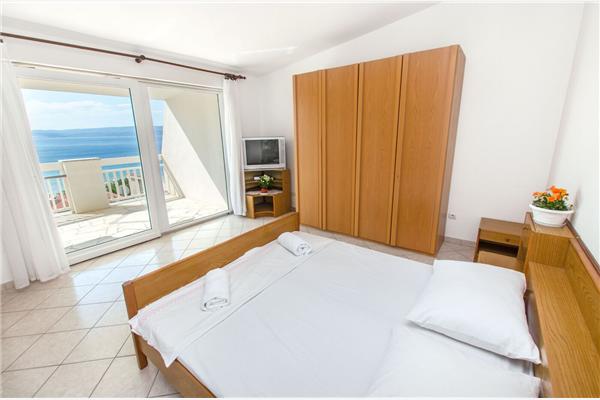 Apartment A1, for 10 persons