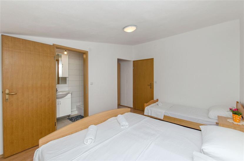 Apartment A1, for 10 persons