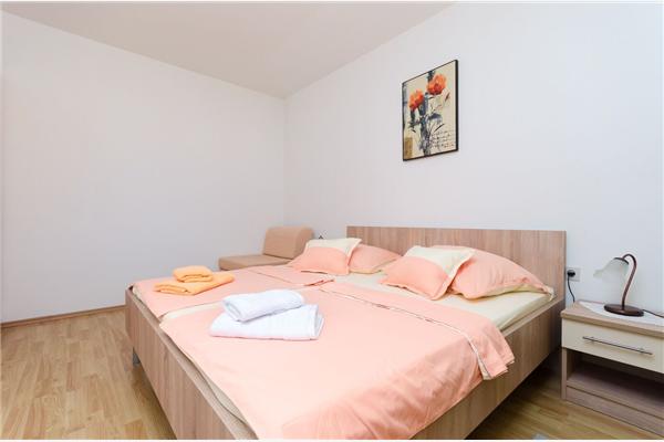 Apartment A1, for 5 persons