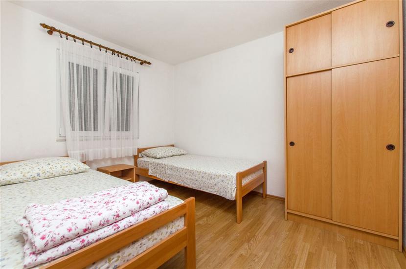 Apartment A1, for 5 persons