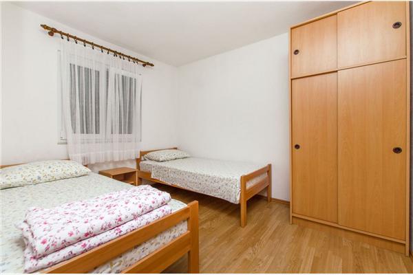 Apartment A1, for 5 persons