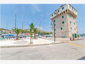 Ferienhäuser Riviera von Split und Trogir,BuchenJozoAb 88 €