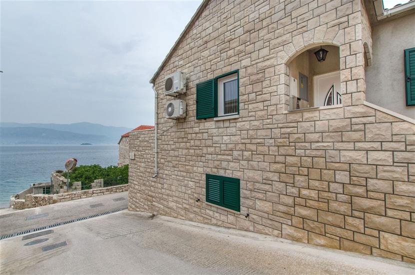 Appartements Postira near the beach