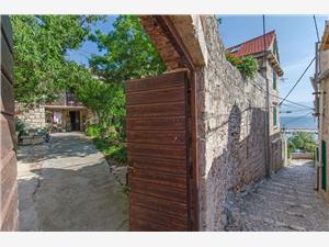 Apartment Middle Dalmatian islands,BookJerkaFrom 107 €