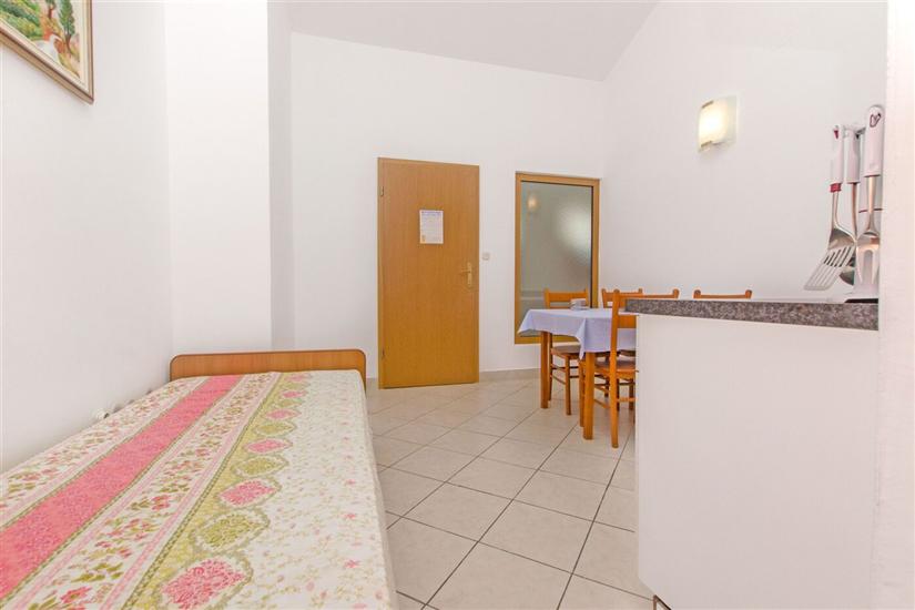 Apartment A4, for 3 persons