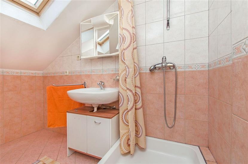 Apartment A4, for 5 persons