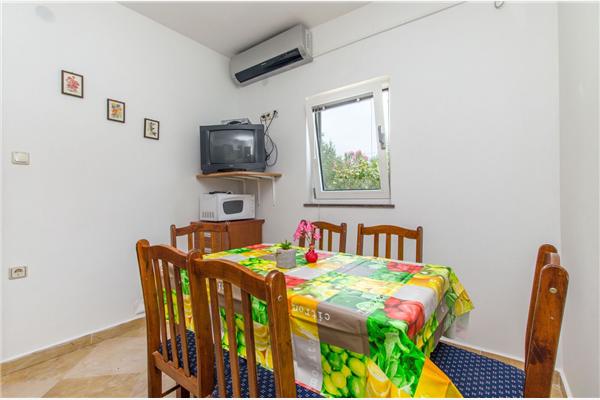 Apartment A5, for 5 persons