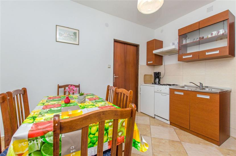 Apartment A5, for 5 persons