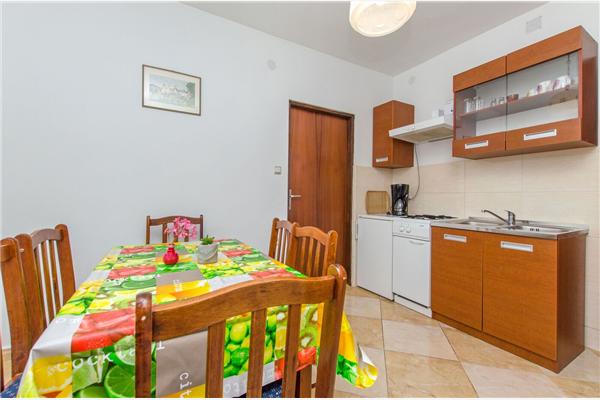 Apartment A5, for 5 persons