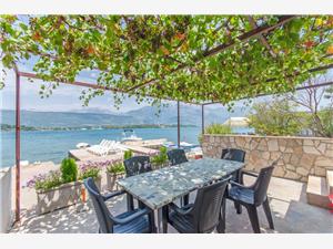 Appartement Marko Tivat, Kwadratuur 75,00 m2, Lucht afstand tot de zee 20 m