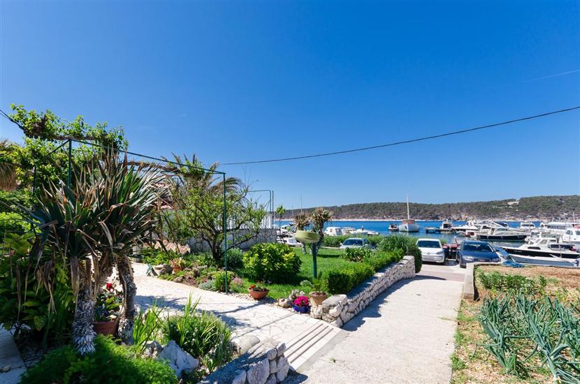 Apartments Near the sea Barbat