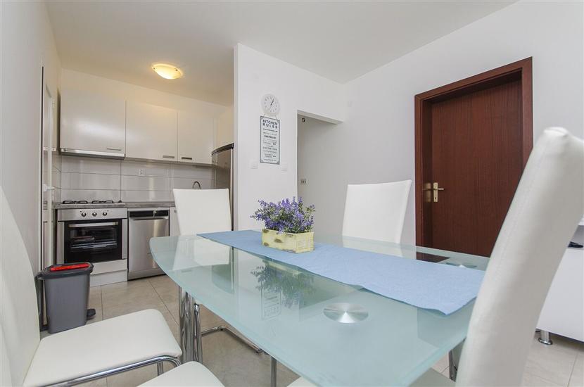 Apartment A1, for 5 persons