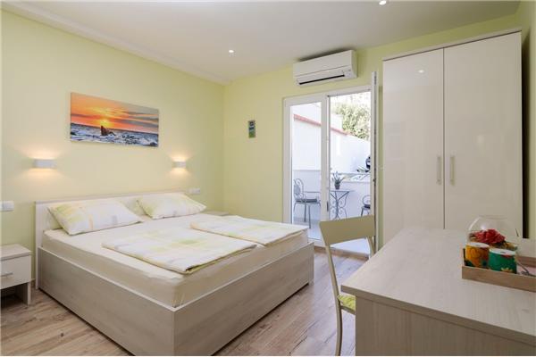 Room S3, for 2 persons