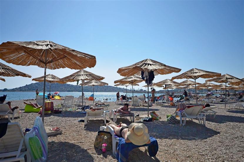 Apartmaji Mila Family with pool