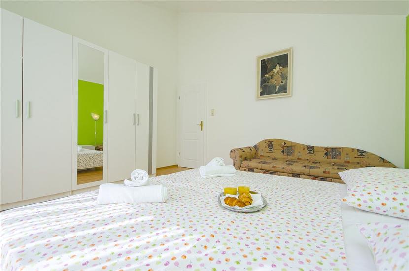Apartment A1, for 5 persons