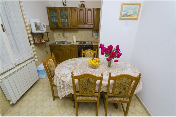 House K1, for 12 persons