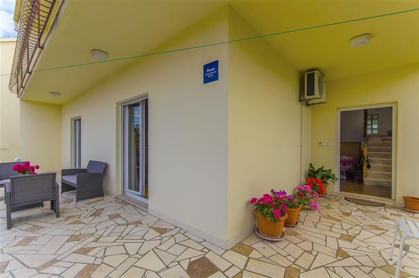 House K1, for 12 persons