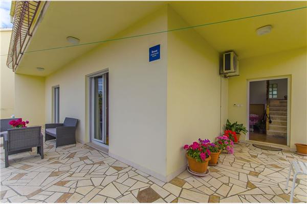 House K1, for 12 persons