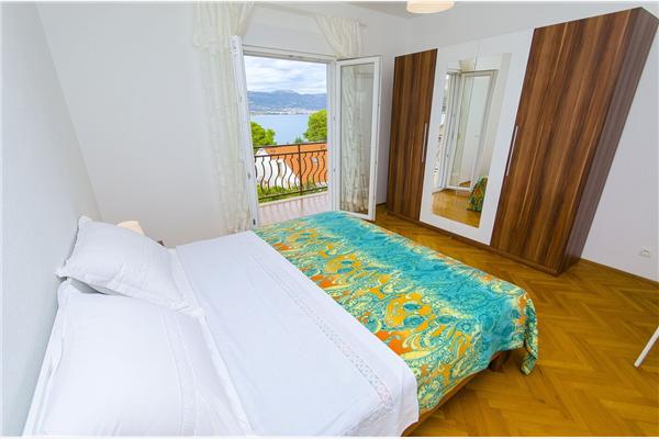 House K1, for 12 persons