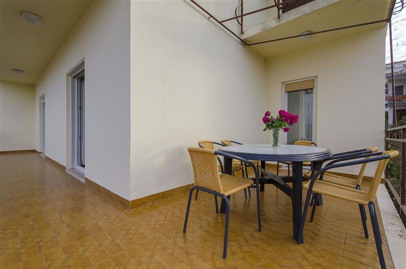 House K1, for 12 persons