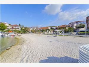 Appartamenti Karlo Riviera di Spalato e Trogir (Traù), Dimensioni 90,00 m2, Distanza aerea dal mare 20 m, Distanza aerea dal centro città 500 m